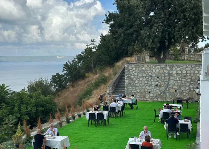 Pavlonya Garden Otel 3*